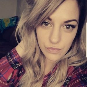 Meet your Posher, Carly